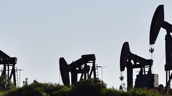 Giá dầu giảm hơn 1 USD khi G7 bàn về thỏa thuận hạt nhân Iran và Nga