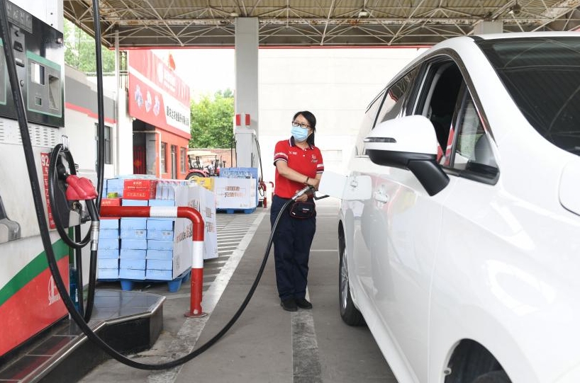 Trung Quốc tiếp tục cắt giảm giá bán lẻ xăng dầu