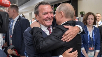 Cựu Thủ tướng Đức Schroeder rời khỏi hội đồng quản trị Rosneft