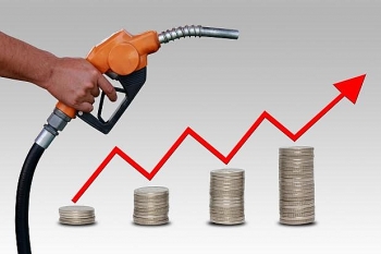 Giá dầu diesel tăng vọt khiến Nhà Trắng lo lắng