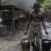 Nigeria thu giữ 6 triệu lít dầu bị đánh cắp