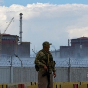 Nhà máy điện hạt nhân lớn nhất châu Âu bị pháo kích, Nga-Ukraine "đấu khẩu"