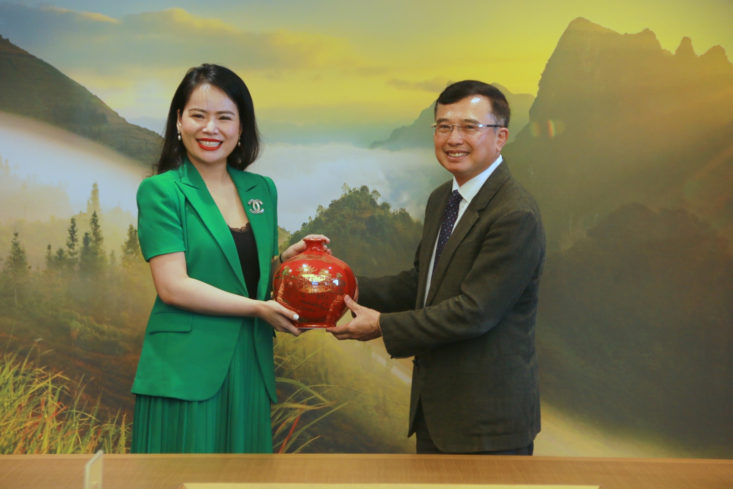 Petrovietnam cùng Liên danh Tập đoàn Ørsted và T&T trao đổi về các hoạt động phát triển điện gió ngoài khơi Petrovietnam cùng Liên danh Tập đoàn Ørsted và T&T trao đổi về các hoạt động phát triển điện gió ngoài khơi
