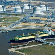 Các kho chứa khí đốt của Mỹ cạn kiệt do xuất khẩu LNG sang châu Âu và châu Á