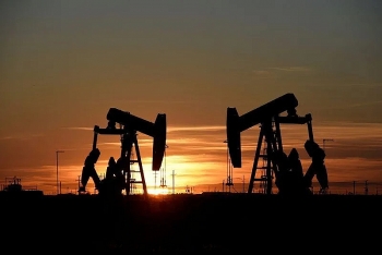 Giá dầu giảm do lo ngại về nhu cầu yếu hơn, nguồn cung lớn hơn dự kiến