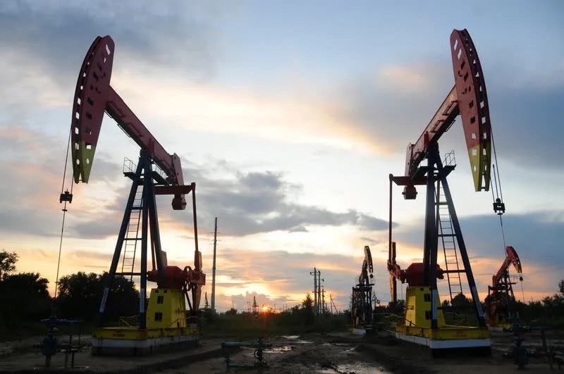 Giá dầu tăng hơn 2% với lo ngại nguồn cung thắt chặt