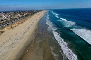Các bãi biển mở cửa trở lại sau sự cố tràn dầu ở California